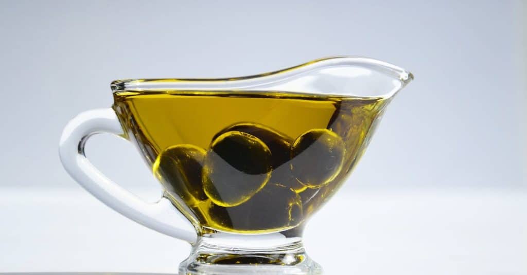 Olivový olej: Přínosy a tipy pro využití v kuchyni 1